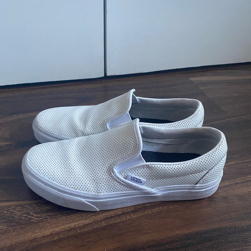 White slip on leader perforated vans